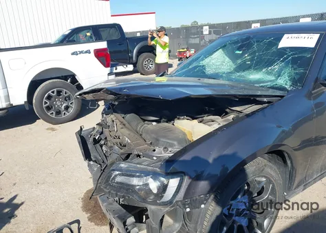 2018 Chrysler 300 300S z USA, uszkodzony, nr VIN 2C3CCABG0JH240557